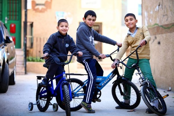 refugee-kids-bike-streets